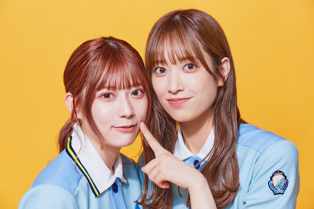 左から東村芽依、佐々木久美。