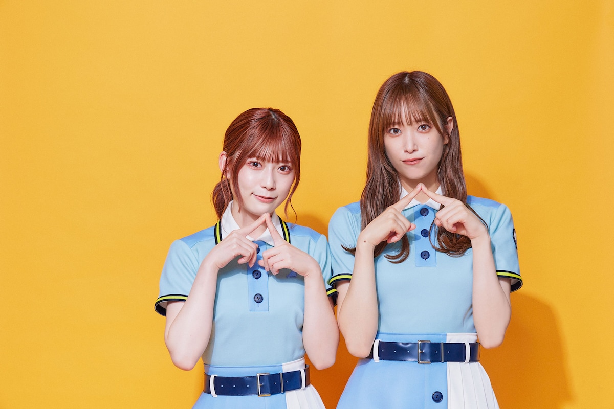 左から東村芽依、佐々木久美。