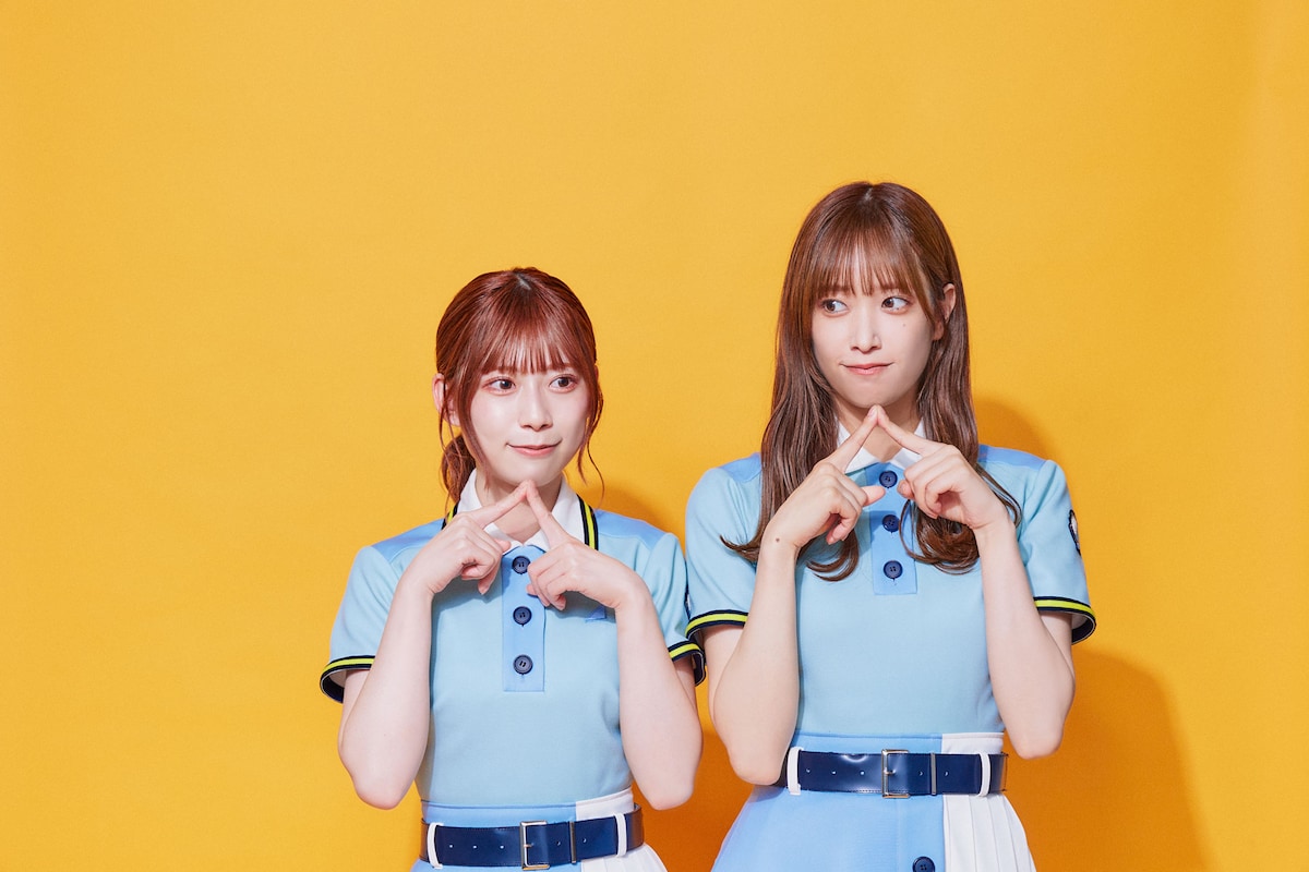 左から東村芽依、佐々木久美。