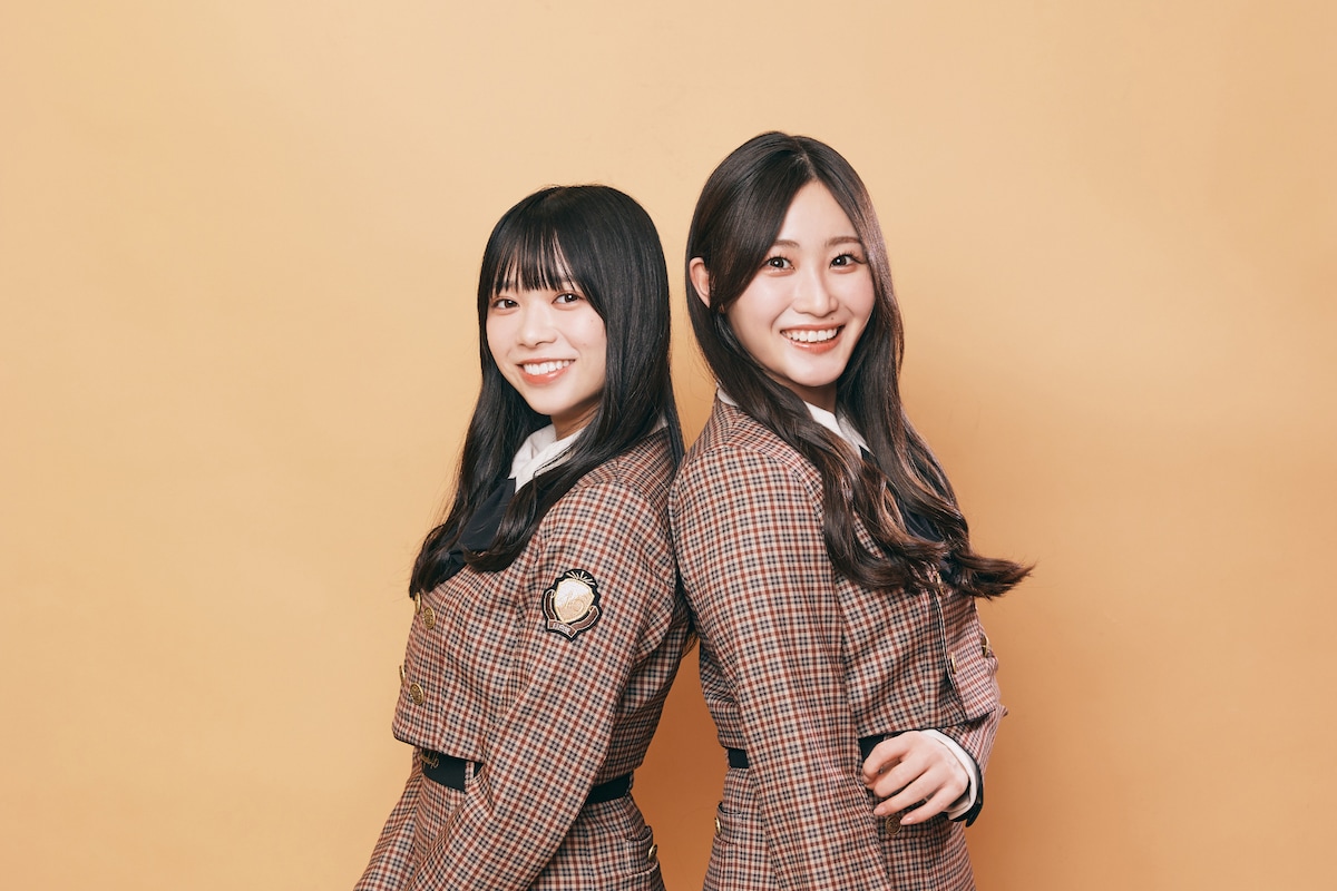 左から山口陽世、潮紗理菜。