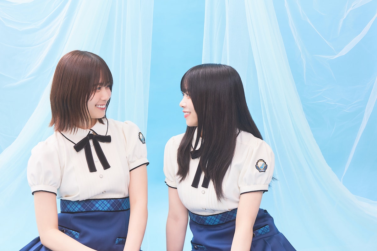 左から丹生明里、山口陽世。