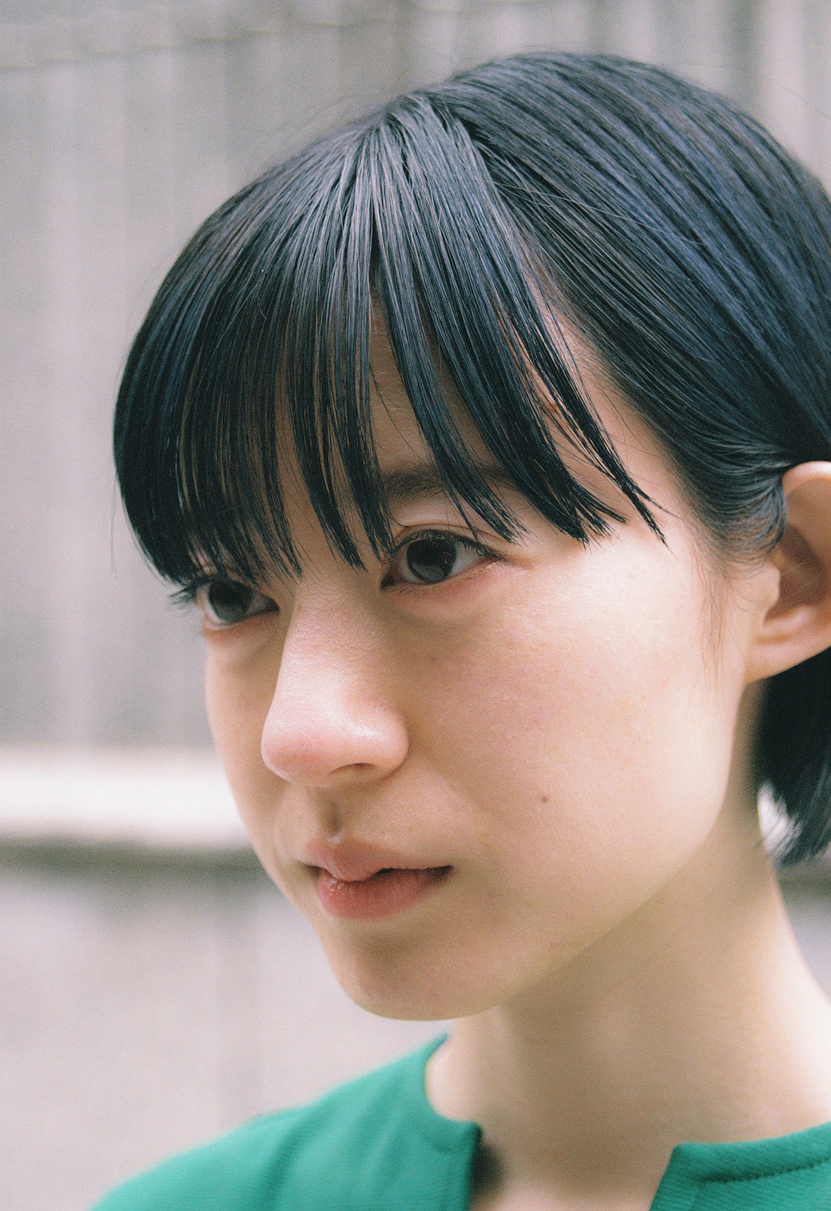 塩塚モエカ(Vo, G)