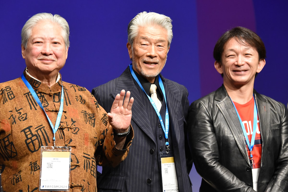 左からサモ・ハン、倉田保昭、谷垣健治