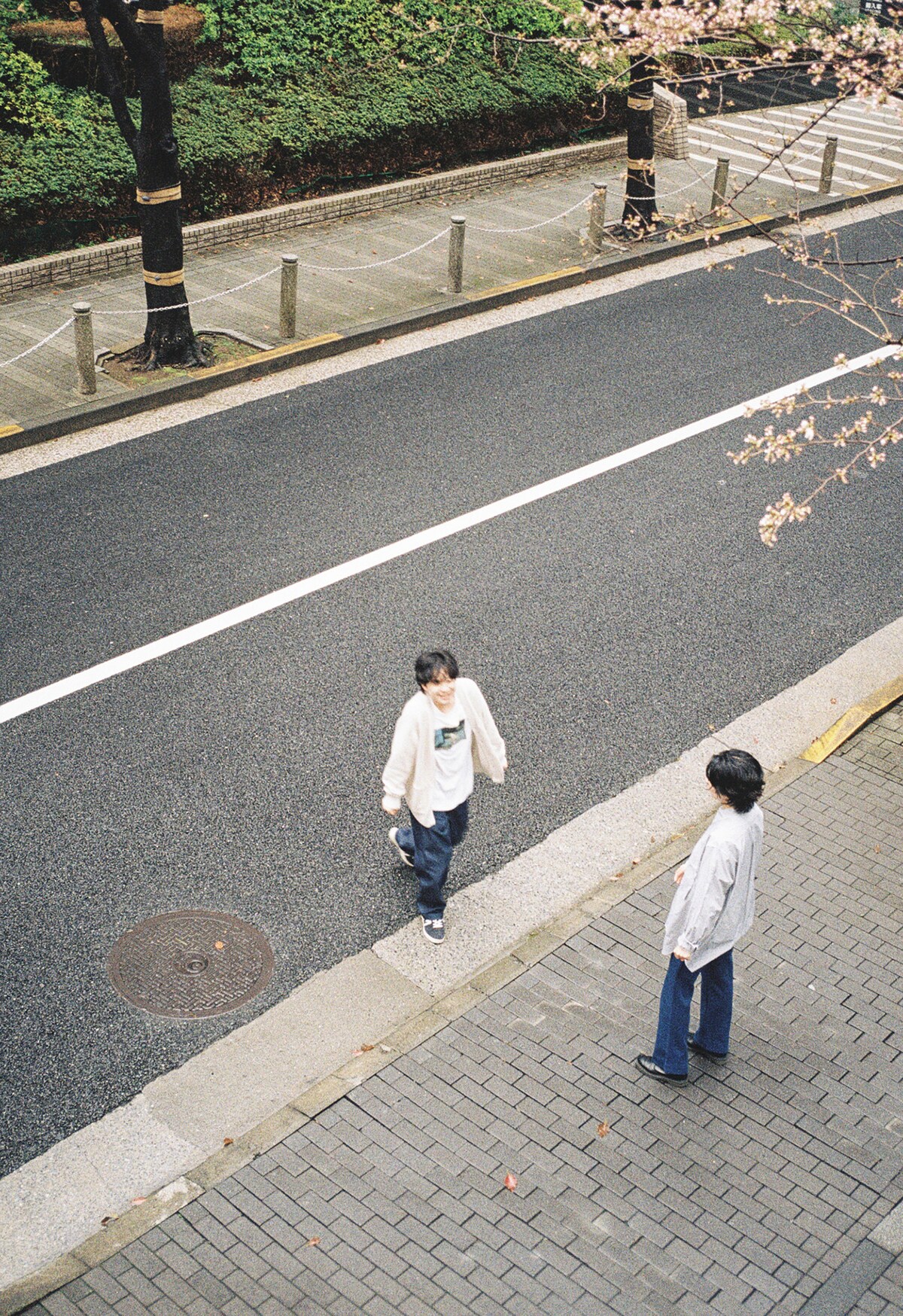 福富優樹（G）、畳野彩加（Vo, G）。