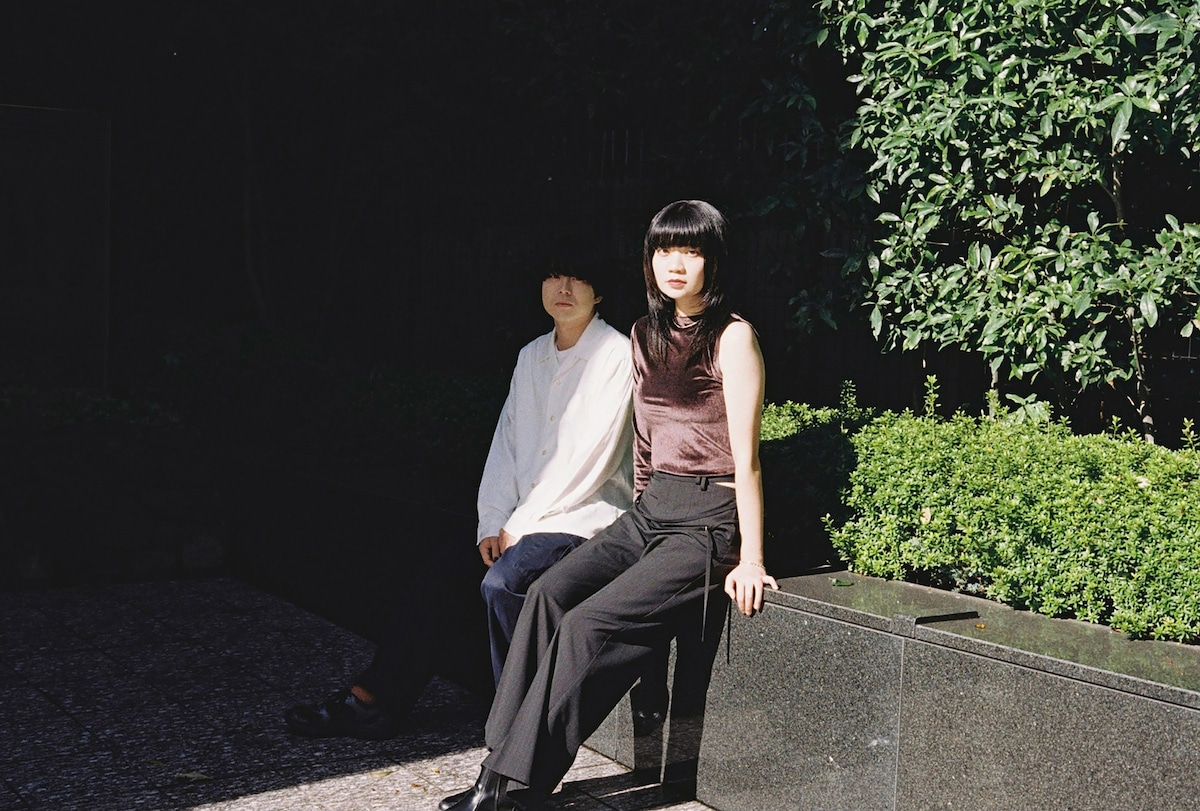 左から福富優樹(G)、畳野彩加(Vo, G)。