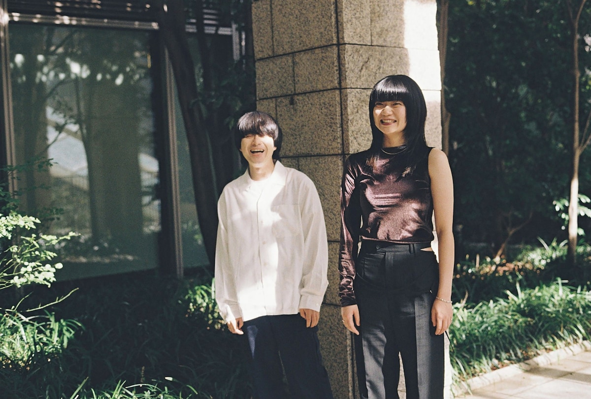 左から福富優樹(G)、畳野彩加(Vo, G)。