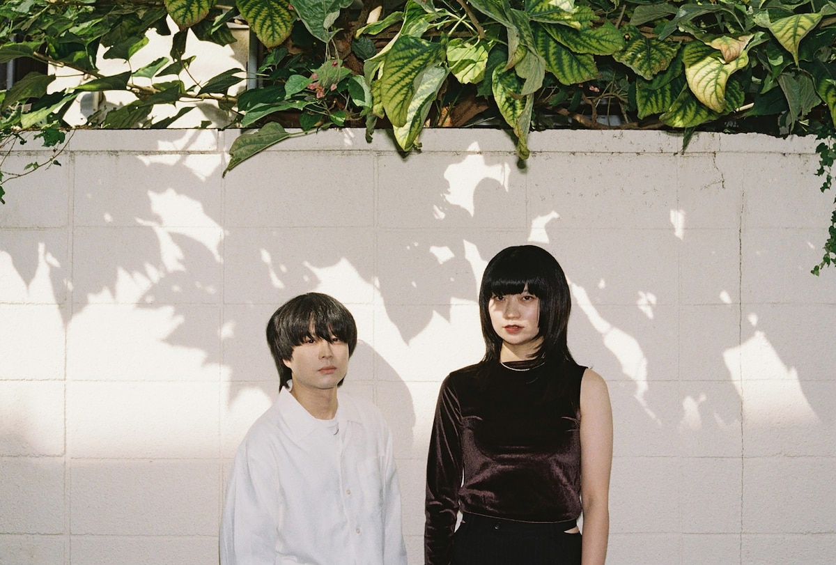 左から福富優樹(G)、畳野彩加(Vo, G)。