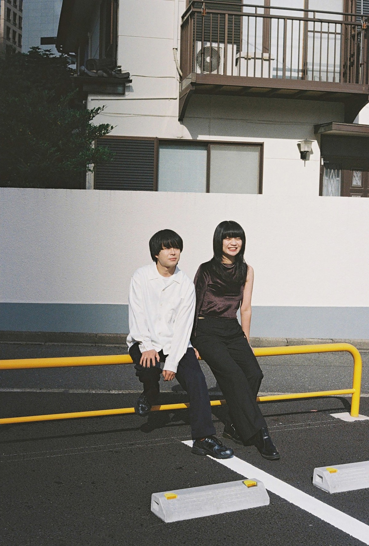 左から福富優樹(G)、畳野彩加(Vo, G)。