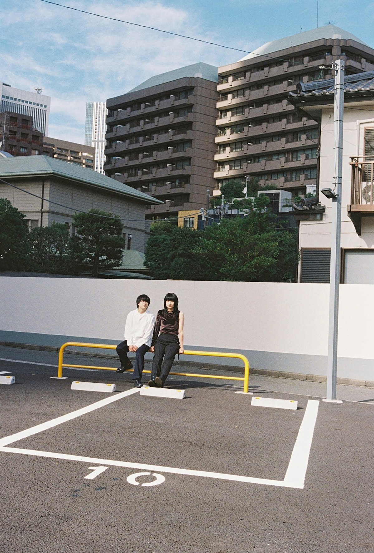 左から福富優樹(G)、畳野彩加(Vo, G)。