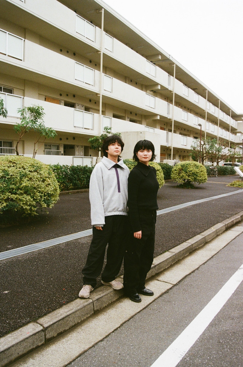 左から福富優樹（G）、畳野彩加（Vo, G）。