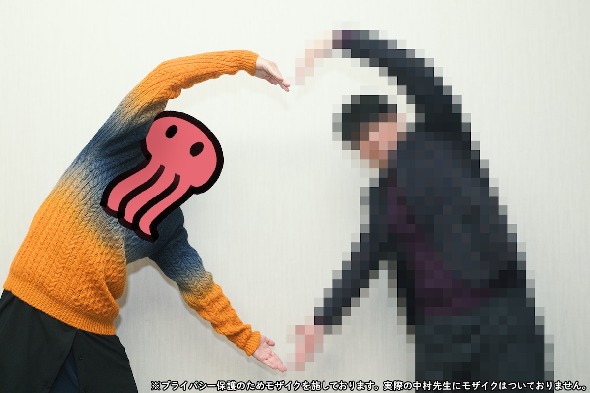 左から赤坂アカ、中村力斗。