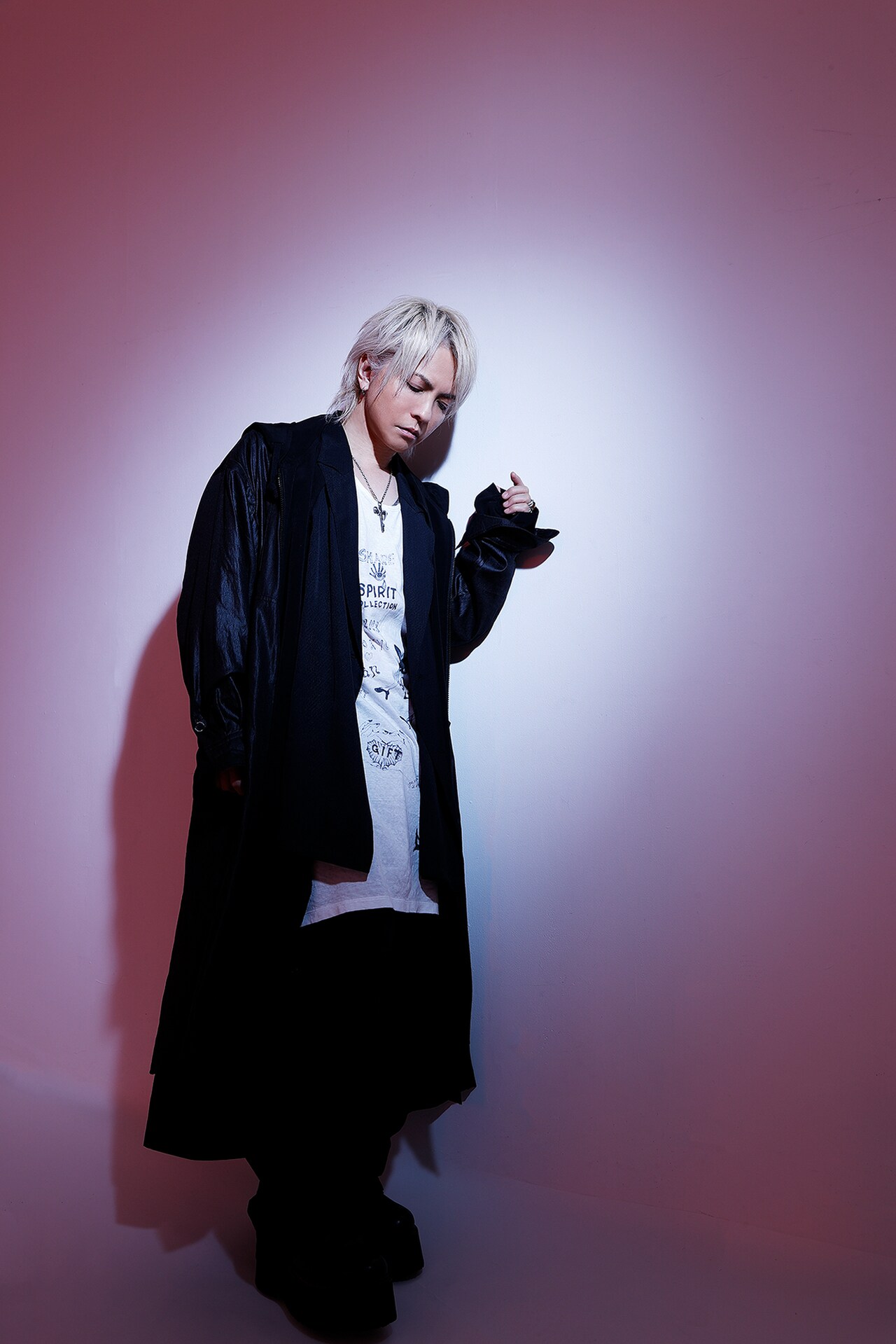 HYDE「TAKING THEM DOWN」インタビュー｜今こそ反撃の狼煙をあげるとき