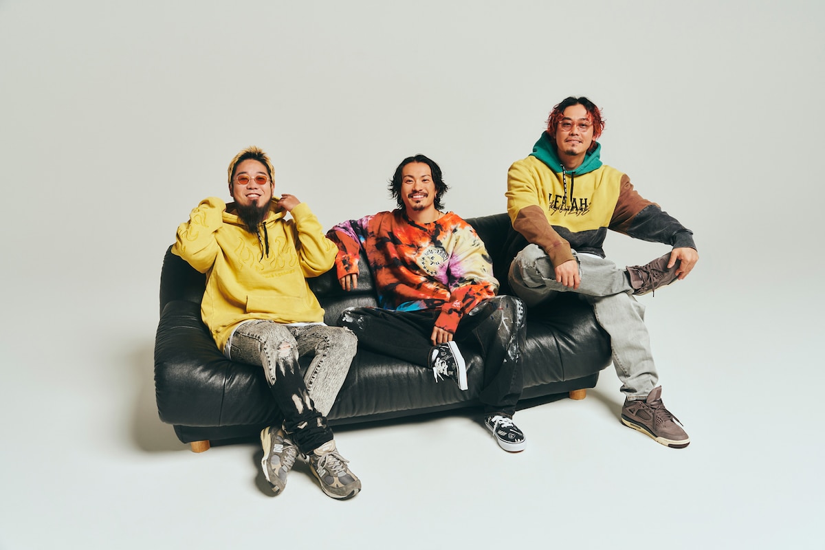 WANIMA。中央がKENTA。