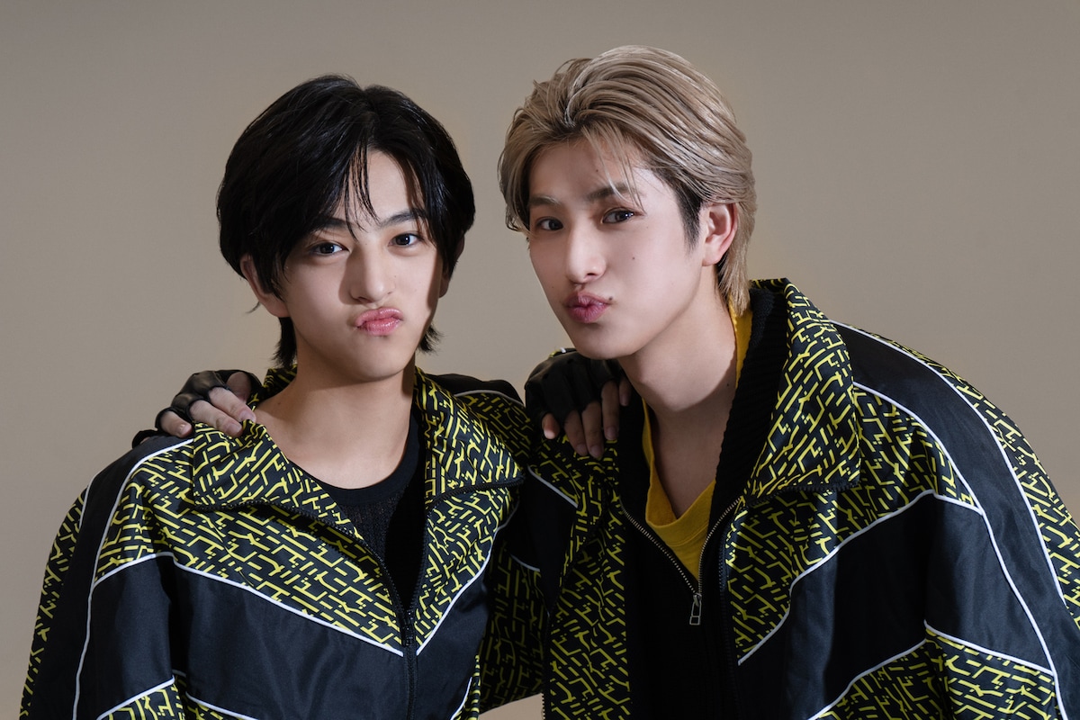 左から八神遼介、阿久根温世。