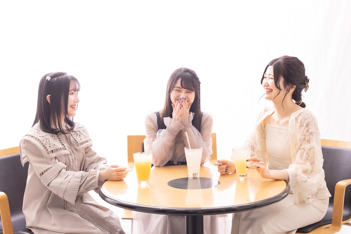 左から菅野真衣、橘美來、佐々木奈緒。