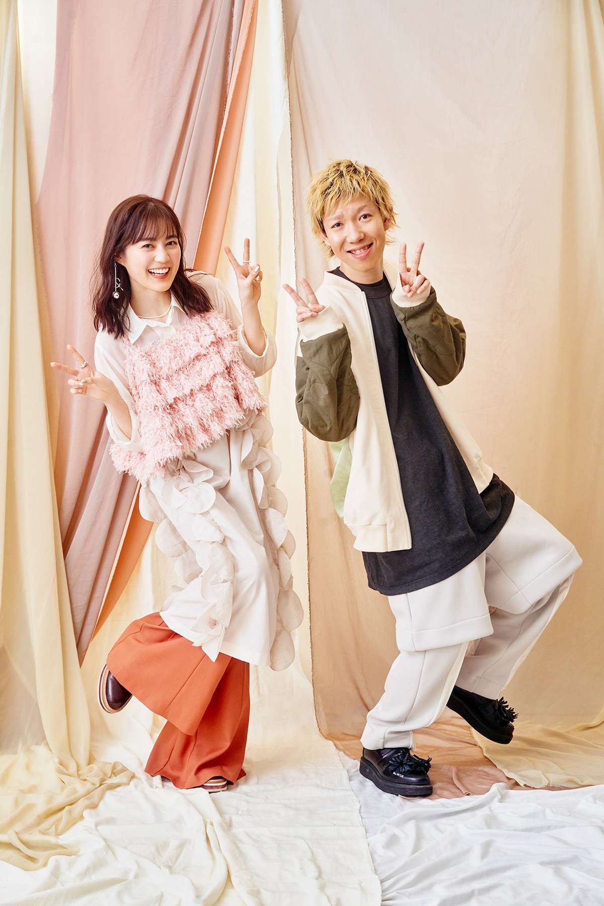 左から生田絵梨花、柳沢亮太。