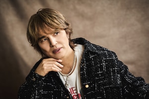 井上ヨシマサ｜職業作家40周年アルバム「Y-POP」に見られるヒットメイカーの真髄