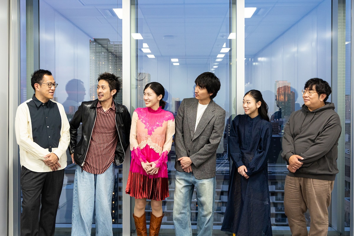 左から上田誠、金丸慎太郎、呉城久美、金子大地、藤谷理子、諏訪雅。