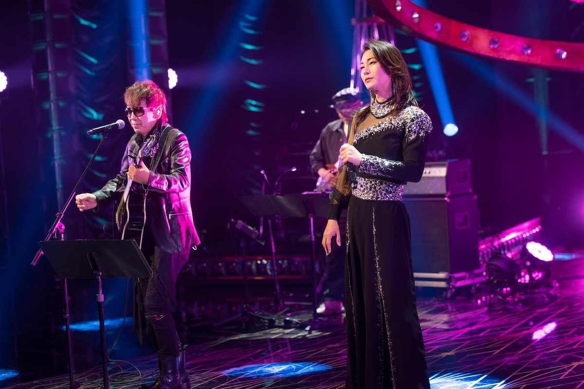 左から木根尚登、氷川きよし。