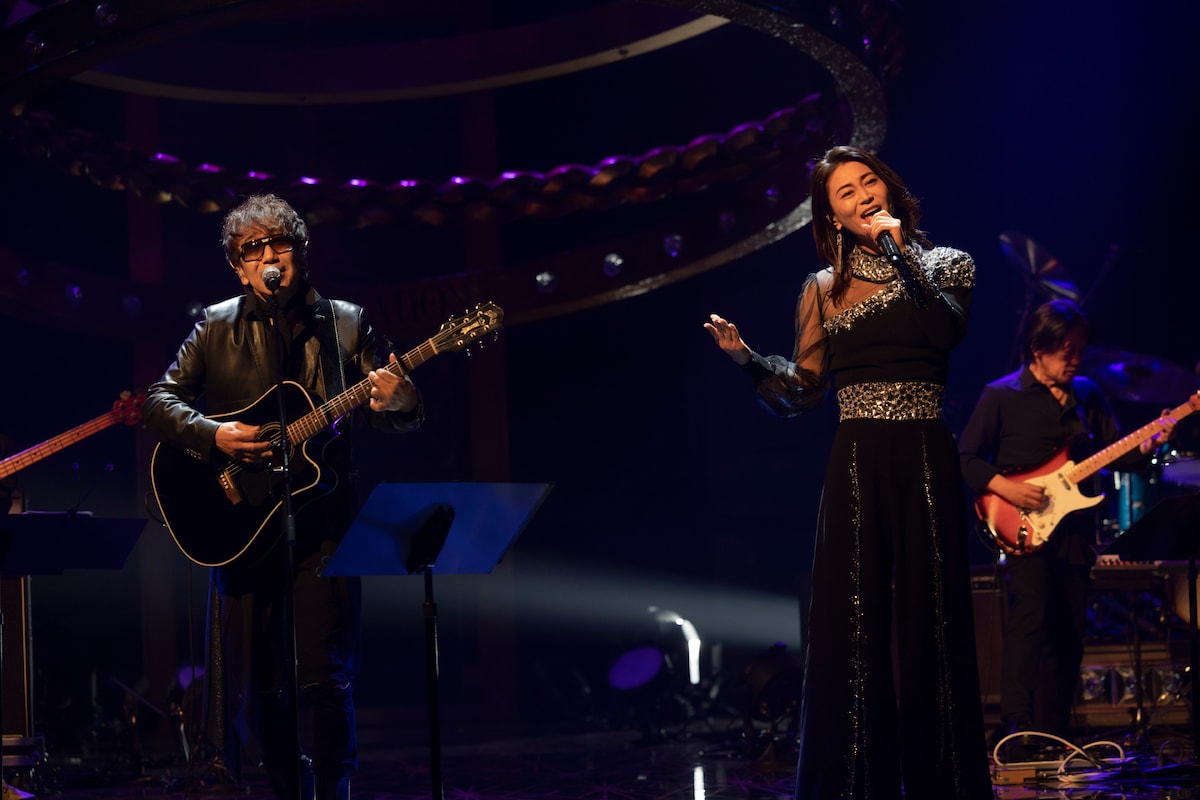 左から木根尚登、氷川きよし。