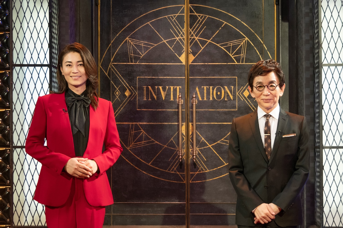 左から氷川きよし、古舘伊知郎。