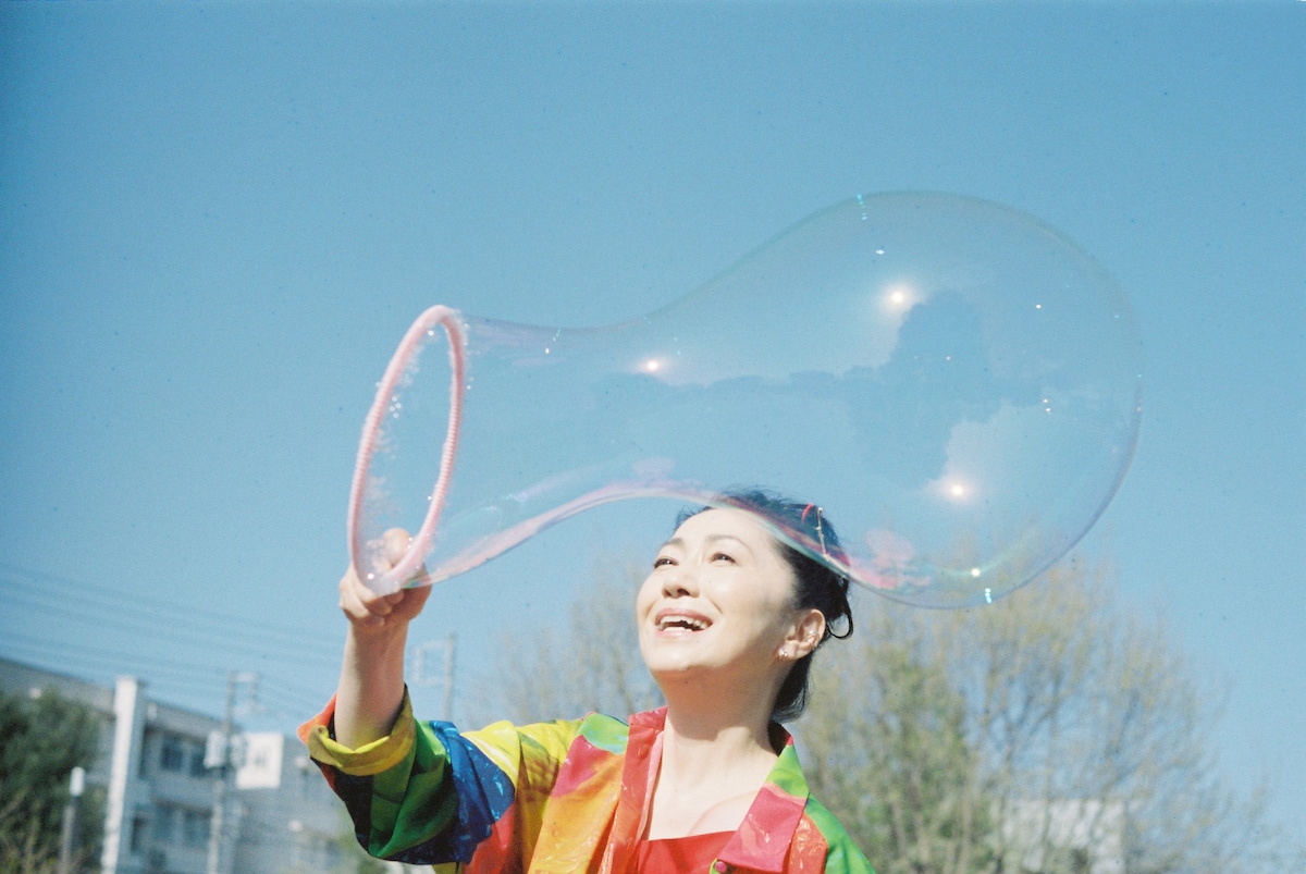 「虹が見えるでしょう」MVのオフショット。(撮影:箭内道彦)