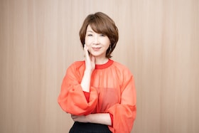 伊藤蘭はこれからもDance on! Love on! Bright on! 本間昭光とタッグを組んだカラフルなアルバム携え全国へ