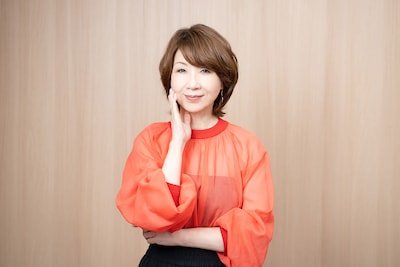 伊藤蘭はこれからもDance on! Love on! Bright on! 本間昭光とタッグを組んだカラフルなアルバム携え全国へ