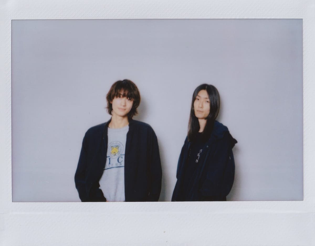 左から寺口宣明（Vo, G）、福島由也（Dr, Cho）。