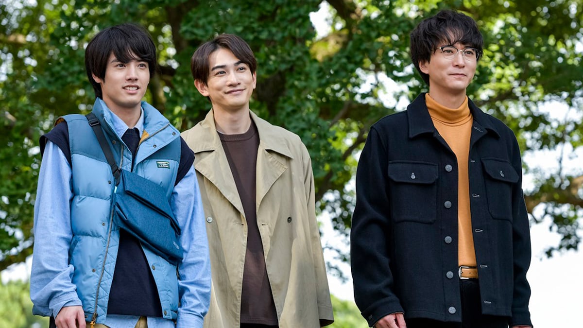 「30歳まで童貞だと魔法使いになれるらしい」より、左から赤楚衛二演じる安達清、町田啓太演じる黒沢優一、浅香航大演じる柘植将人。©豊田悠/SQUARE ENIX・「30歳まで童貞だと魔法使いになれるらしい」製作委員会