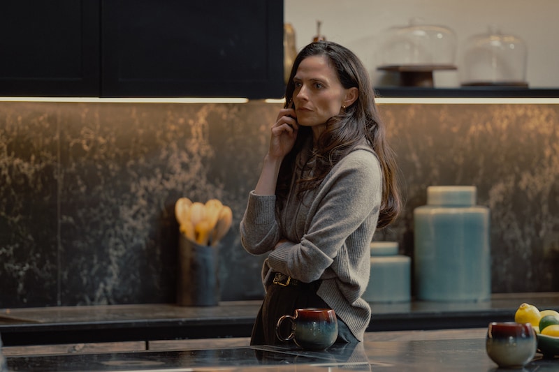 ララ・パルヴァー演じるベラ・ハリガン