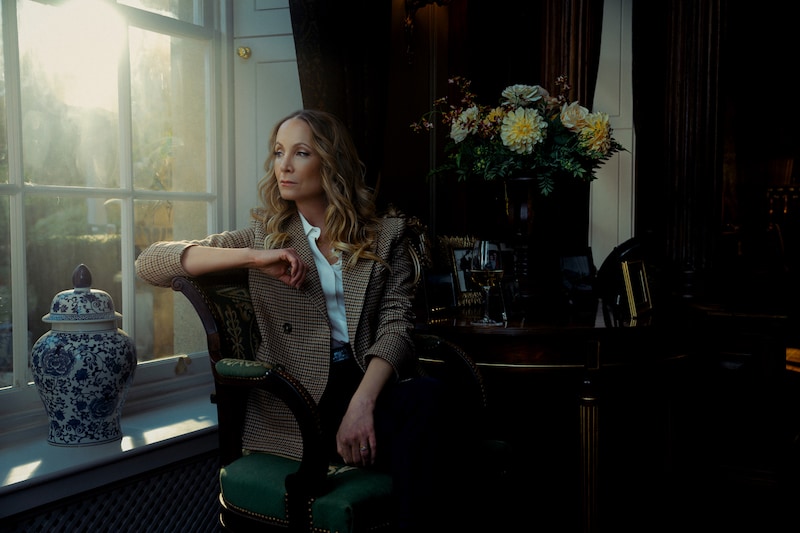 ジョアンヌ・フロガット演じるジャン・ダ・スーザ