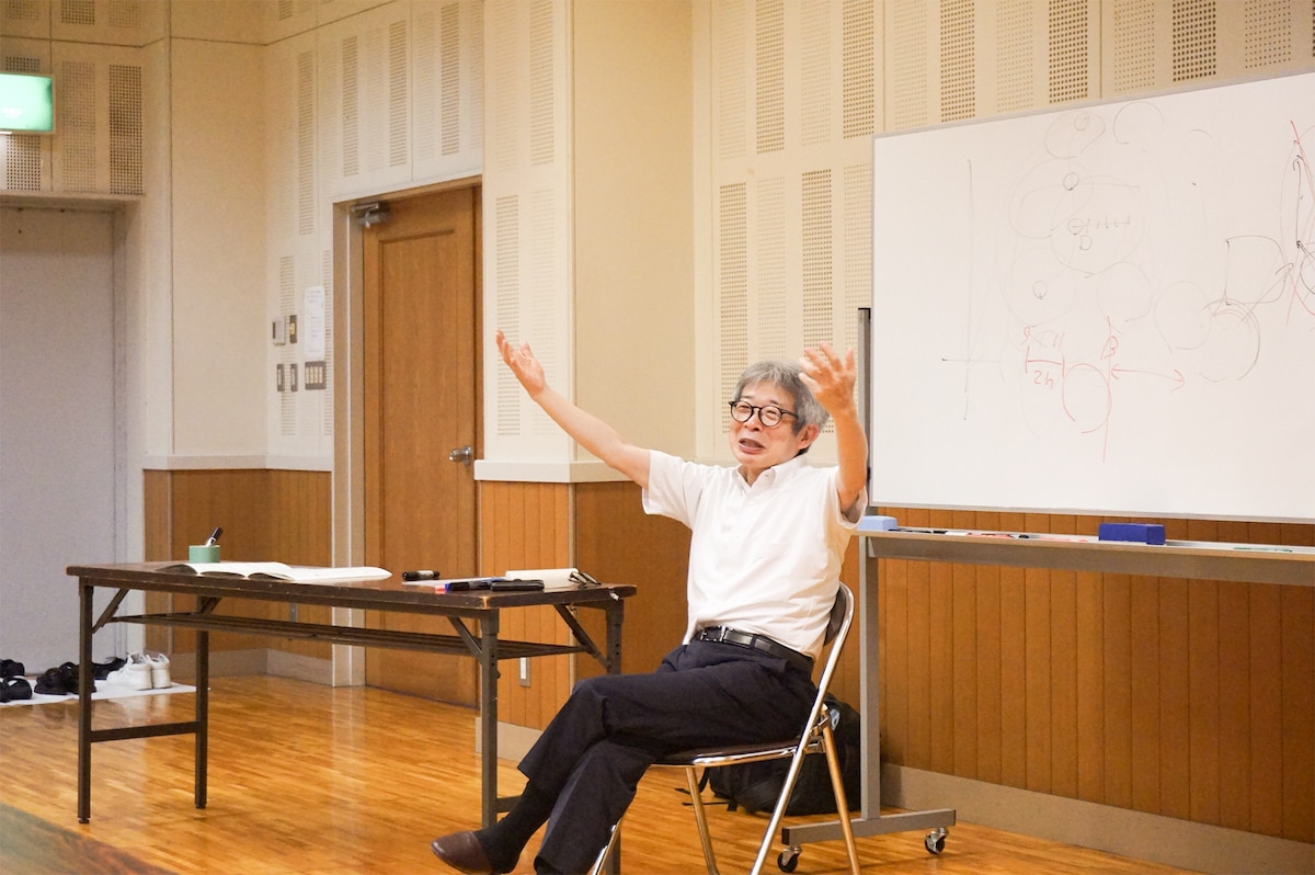 「無隣館インターナショナル」の講義の様子。