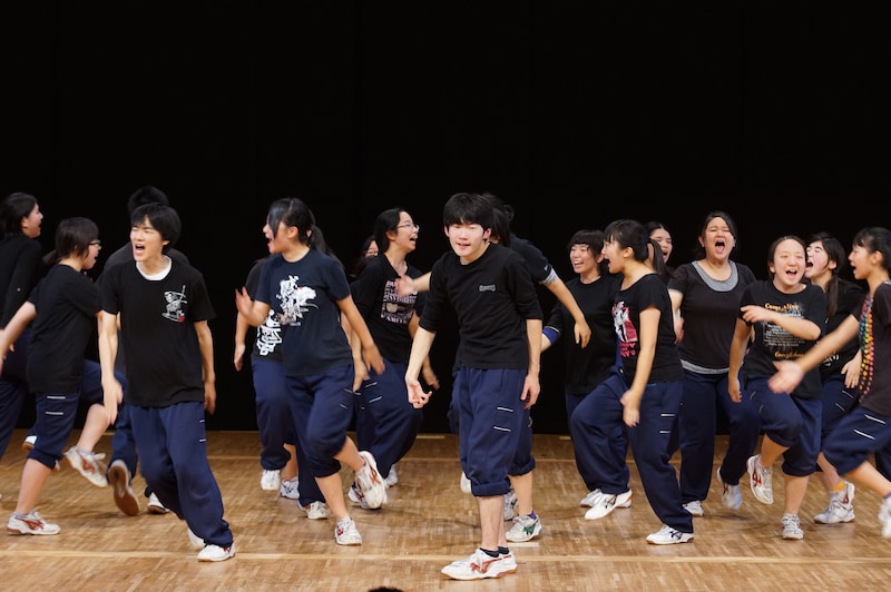 青森中央高校演劇部×福島県の高校生たち「もしイタ ~もし高校野球の女子マネージャーが青森の『イタコ』を呼んだら」より。(撮影:西澤勝)