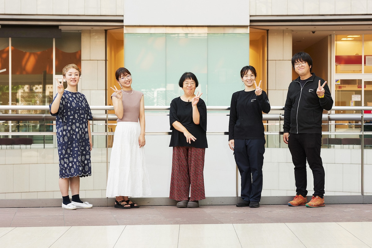 左から吉田直美、黒田忍、内蔵美奈子、松島千裕、行方太一。