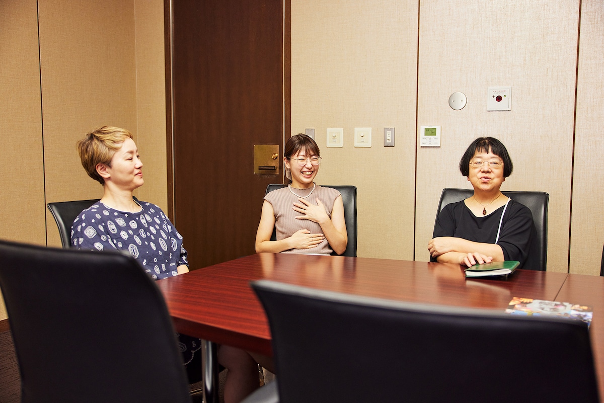 左から吉田直美、黒田忍、内藤美奈子。
