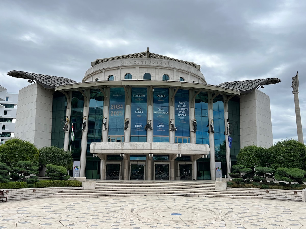 ハンガリー・ブダペストのハンガリー国立劇場。