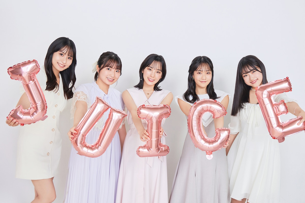 左から石山咲良、有澤一華、江端妃咲、入江里咲、遠藤彩加里。