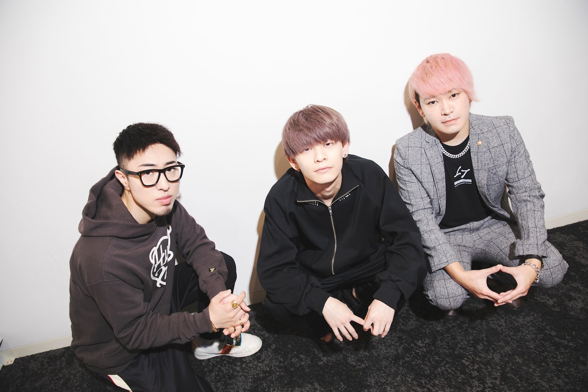 左から中町JP、ジュキヤ、達也（Non Stop Rabbit）。