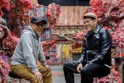 「JUNK WORLD」監督：堀貴秀×野性爆弾・くっきー！対談｜“我流”で生み出す不気味でかわいい何か、巨大セットが待ち構えるスタジオ見学レポートも