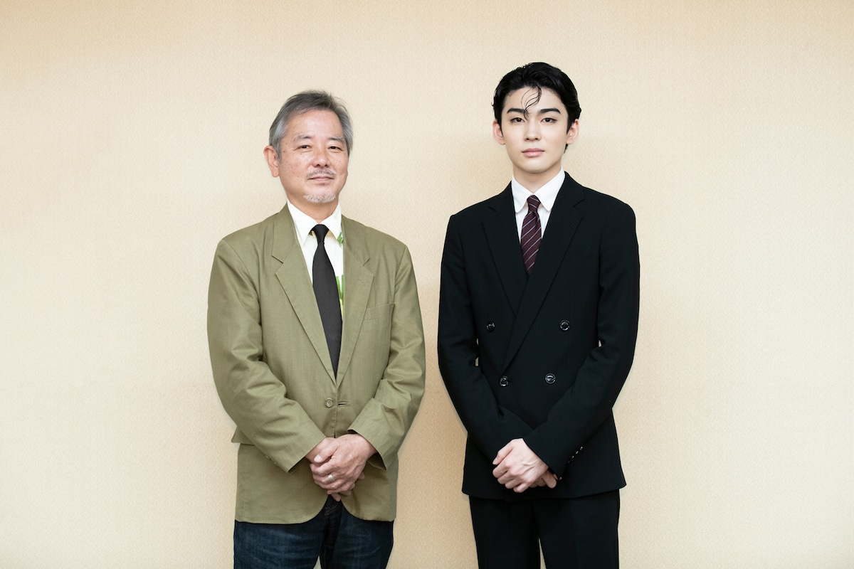 左から齋藤雅文、市川染五郎。