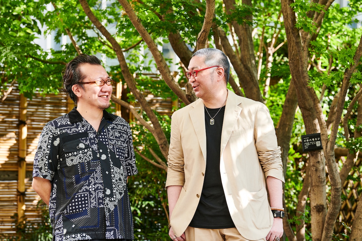 左から西森英行、尾上松緑。