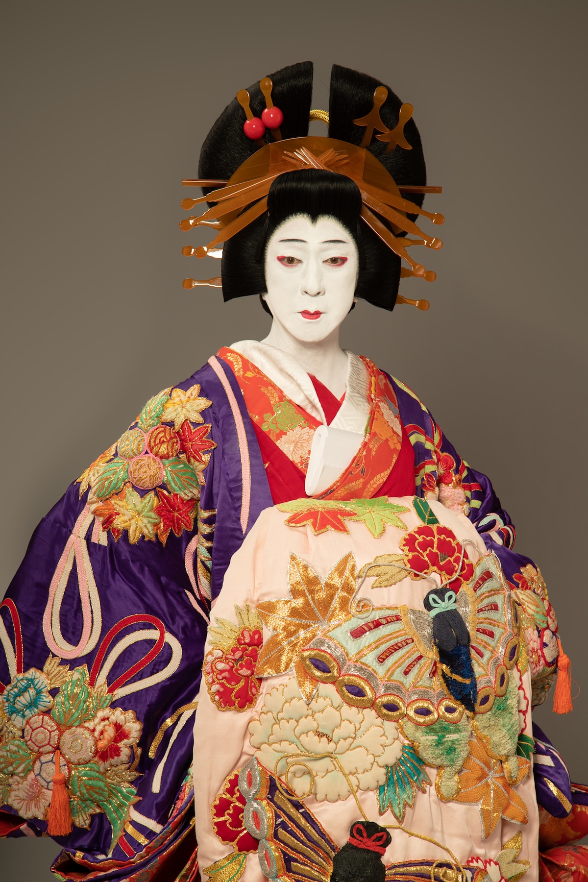 今回の舞台に向けて撮り下ろされた、坂東玉三郎扮する白玉。（撮影：柏原孝史）