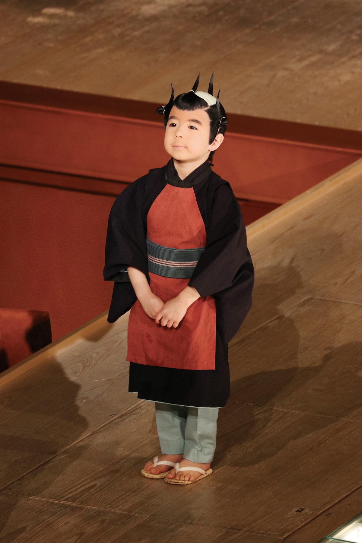 「新皿屋舗月雨暈 魚屋宗五郎」（2017年5月、歌舞伎座）より、尾上眞秀扮する酒屋丁稚与吉。©松竹