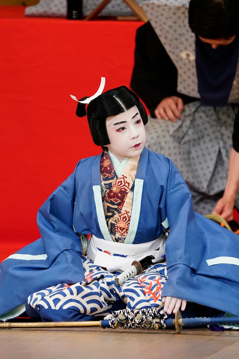 「土蜘」（2021年5月、歌舞伎座）より、尾上眞秀扮する太刀持音若。©松竹