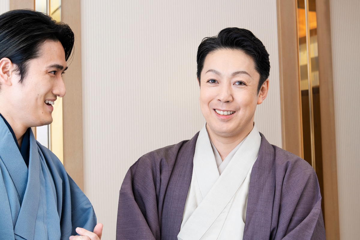 左から中村隼人、尾上菊之助。