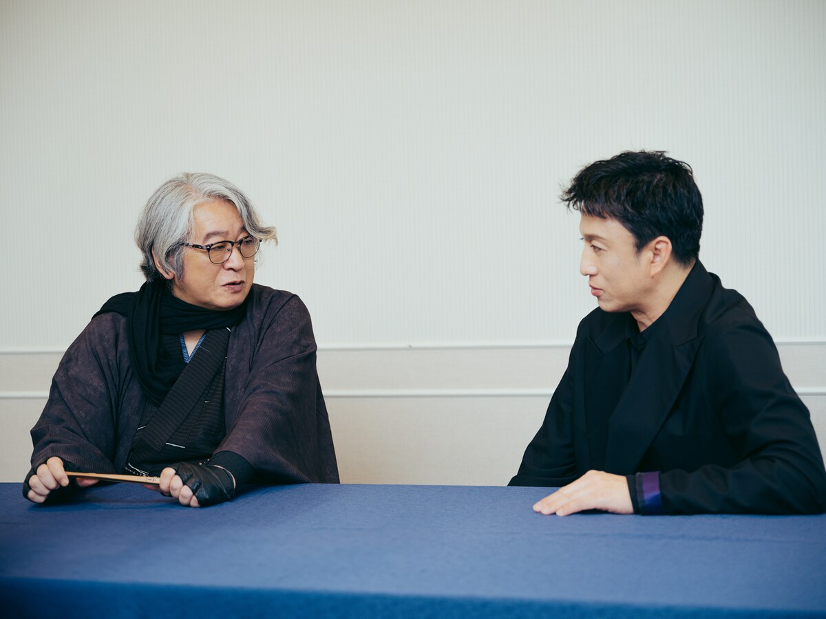 左から京極夏彦、松本幸四郎。