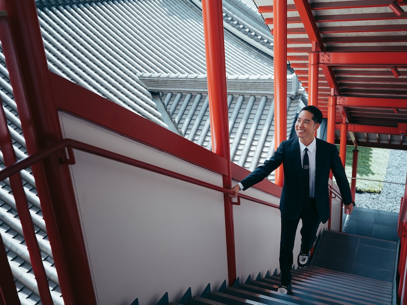 楽しげに階段を登ってくれる虎之介。