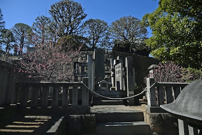 浅野内匠頭の墓石。