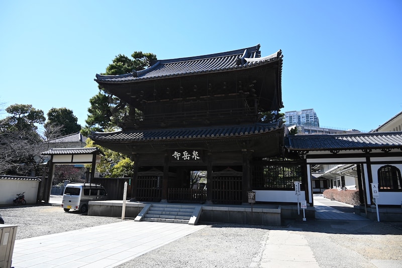 「泉岳寺と言えば！」という山門。